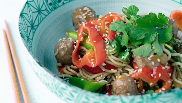 Fasanenklößchen mit Udon-Nudeln