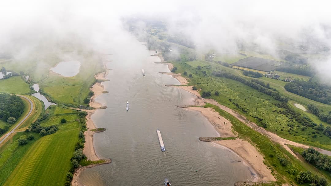 R(h)eingeangelt: An der Waal - Fluss der 1.000 Buhnen