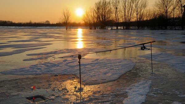 Unter Eis auf Hecht